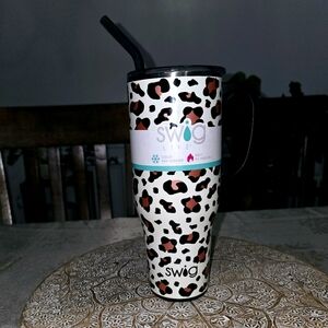 Swig NWT 40oz tumbler cheetah/leopard stainless steel